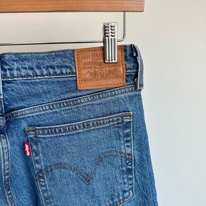 💙 Levi’s WEDGIE straight jeans